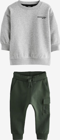 Set de la Next pe gri: față