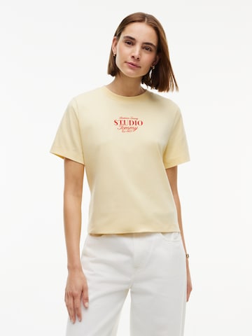 T-shirt 'STUDIO TOMMY' TOMMY HILFIGER en jaune : devant