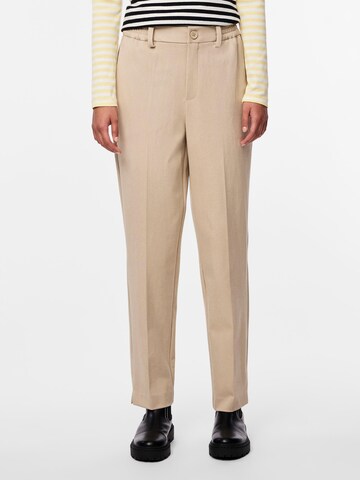 Loosefit Pantaloni con piega frontale 'Camil' di PIECES in beige: frontale