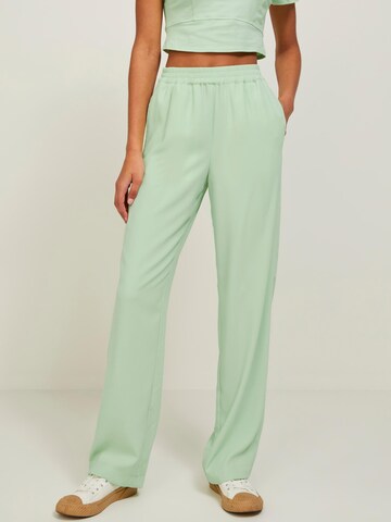 Wide leg Pantaloni 'Poppy' de la JJXX pe verde: față