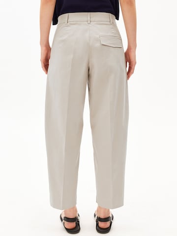 ARMEDANGELS Baggy Bandplooibroek 'BARREL TWILL' in Beige