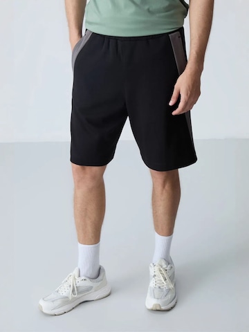 Pantalon Tommy Life en noir : devant