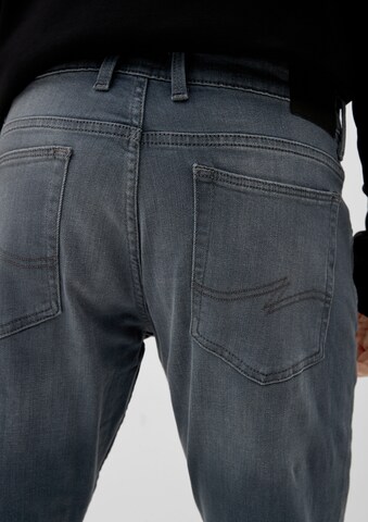 QS Regular Jeans 'Rick' in Grau