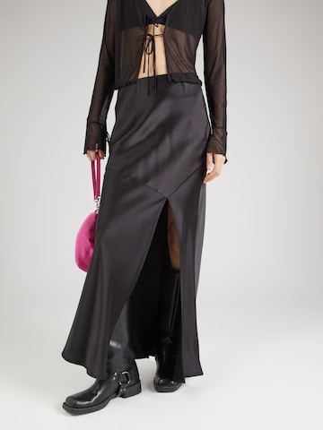 Gonna di Gina Tricot in nero: frontale