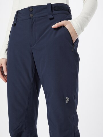 Flared Pantaloni sportivi di PEAK PERFORMANCE in blu