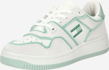 Sneaker bassa 'Retro Basket' di Tommy Jeans in bianco: frontale