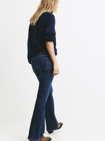 Pull&Bear Bootcut Jeans i blå