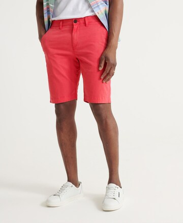 Superdry Regular Shorts in Rot: predná strana