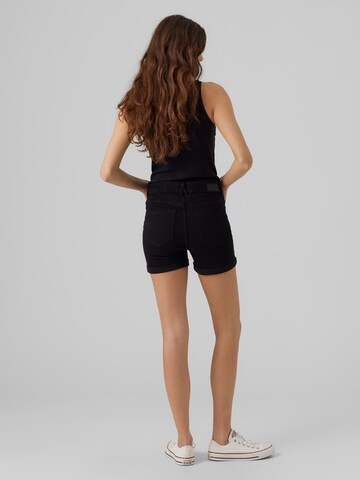 VERO MODA Slimfit Shorts 'LUNA' in Schwarz