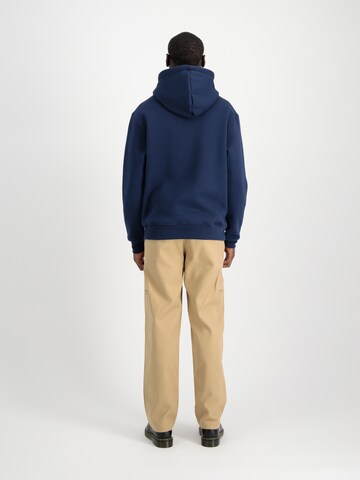 ALPHA INDUSTRIES Sweatshirt in Blauw