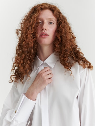 Chemisier 'Sumita' TATUUM en blanc