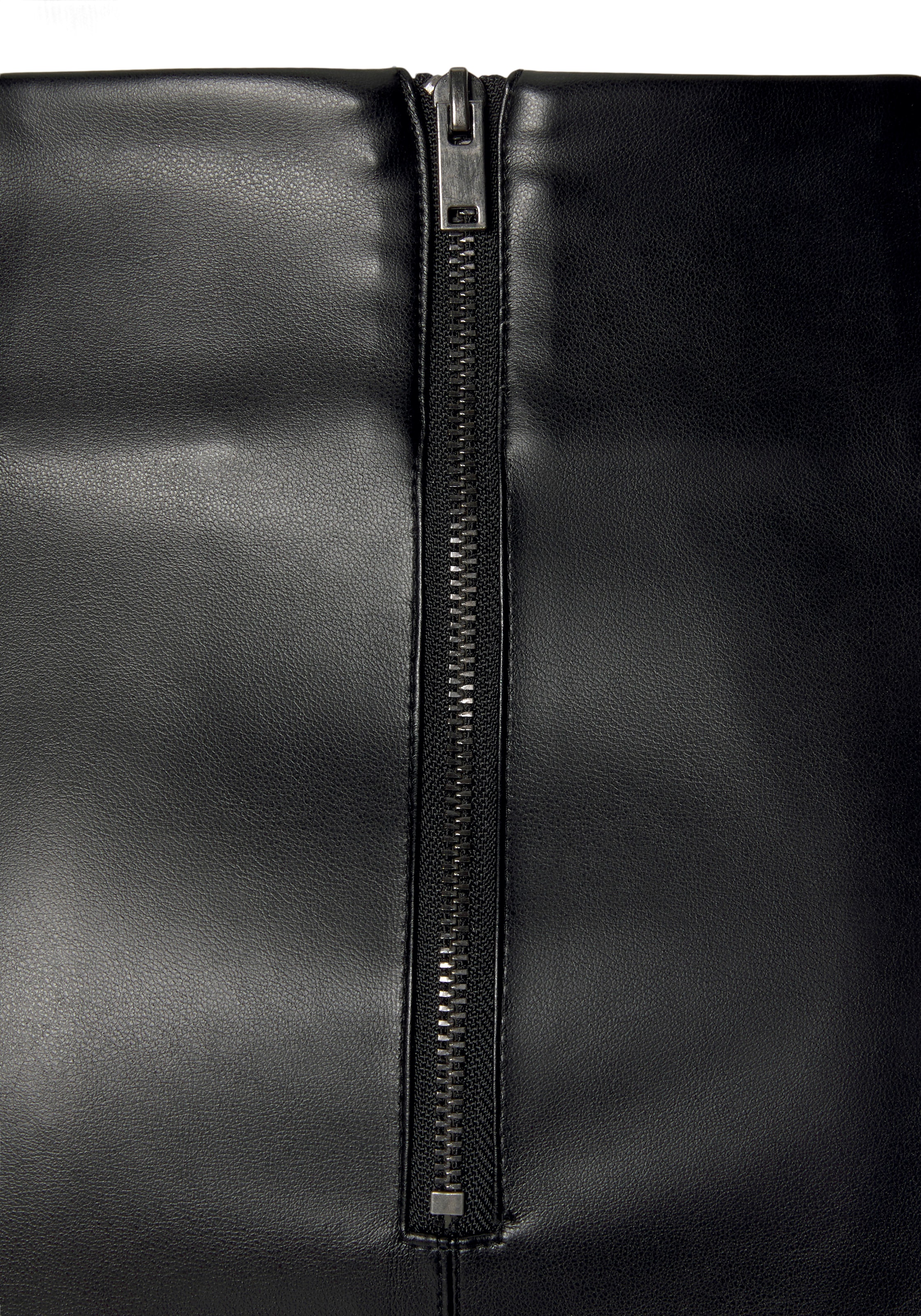 Fustă de la LASCANA pe negru