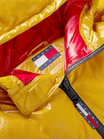 Tommy Jeans - Casaco de inverno 'Alaska' em amarelo