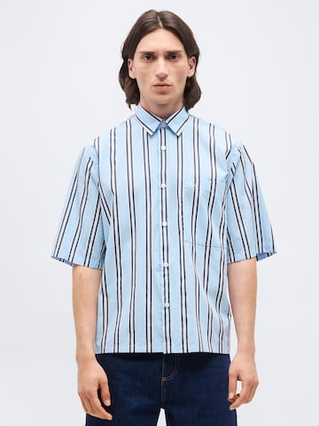 Coupe regular Chemise Lindbergh en bleu : devant