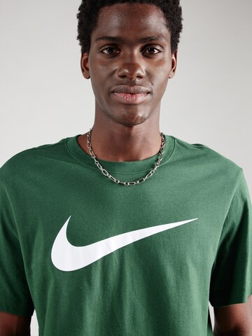 Nike Sportswear Футболка 'Swoosh' в Зеленый