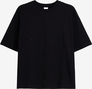 Tricou de la Bershka pe negru: față