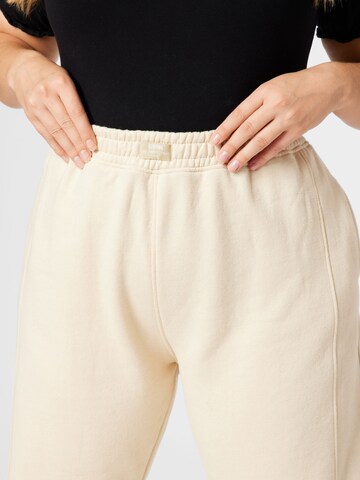Public Desire Curve Zwężany krój Spodnie w kolorze biały