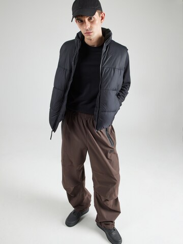 Nike Sportswear Loosefit Broek 'Tech' in Bruin