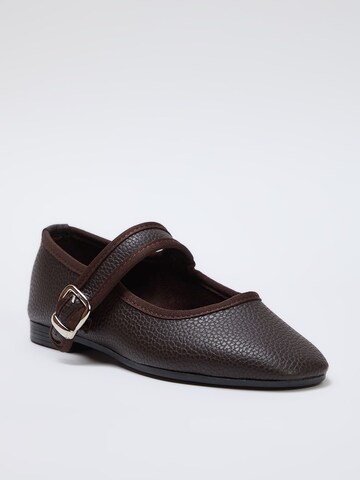 Ballerina con cinturino di Trendyol in marrone: frontale