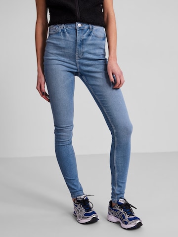 PIECES Skinny Jeans in Blue: front