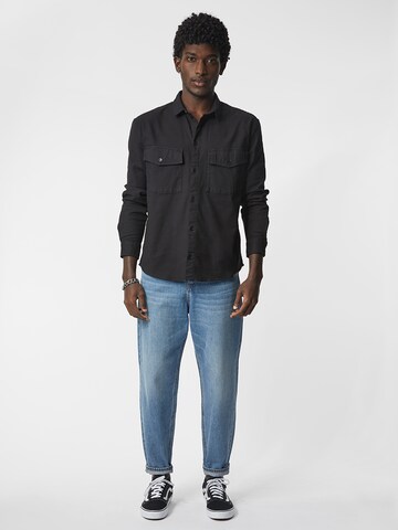 Regular fit Camicia 'Jeremiah' di Young Poets in nero