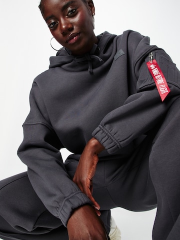 ALPHA INDUSTRIES Sweatshirt in Grijs