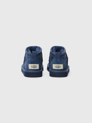 Bocanci de zăpadă 'CLASSIC ULTRA MINI' de la UGG pe albastru