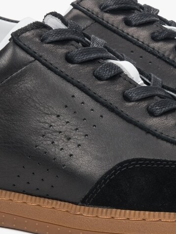 Sneaker bassa '951832-50' di Estro in nero