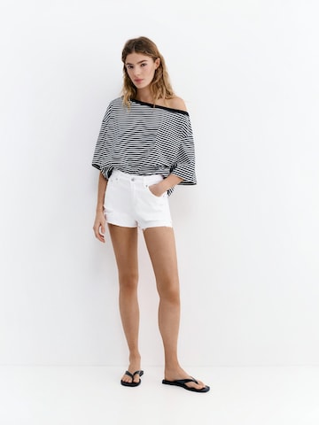 Regular Jeans de la Pull&Bear pe alb: față