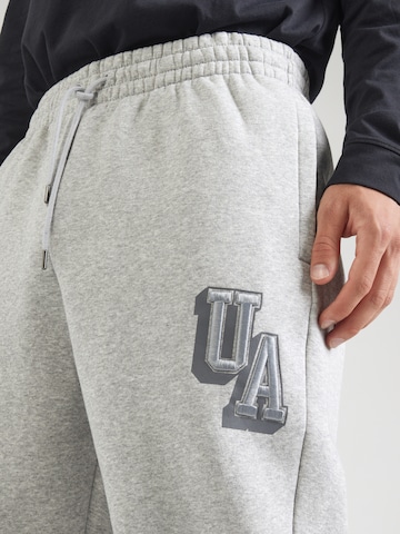 UNDER ARMOUR - Tapered Pantalón deportivo en gris