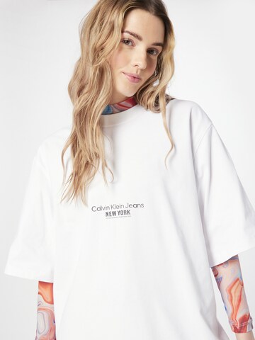 T-shirt Calvin Klein Jeans en blanc