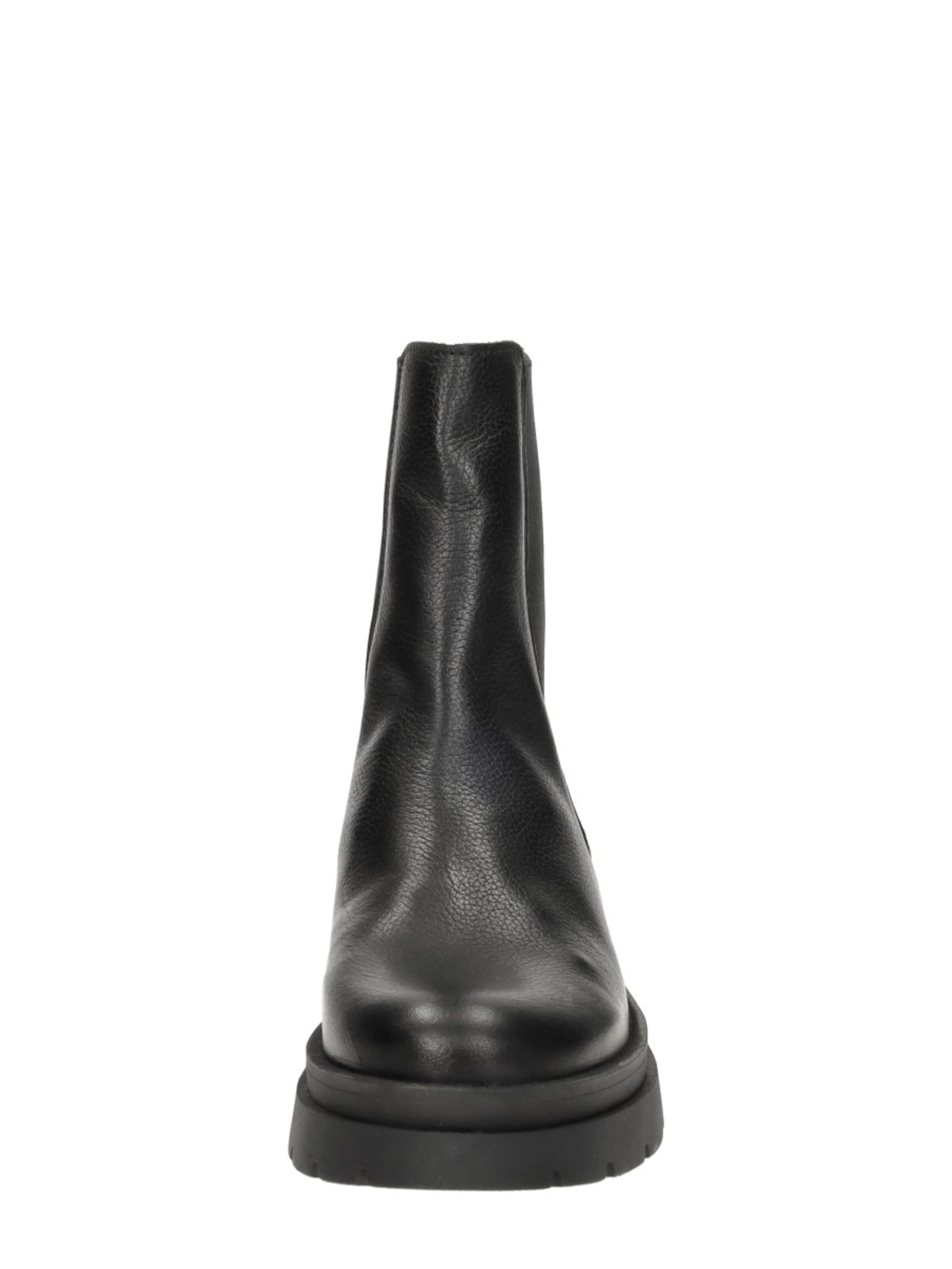 Red-Rag Chelsea Boots in Black
