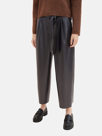 TOM TAILOR Loose fit Pleat-Front Pants in Black: front