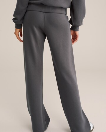 regular Pantaloni di WE Fashion in grigio