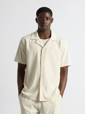 Burocs Comfort fit Button Up Shirt in White: front