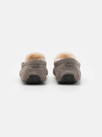 UGG - Mocasines 'ASCOT' en gris