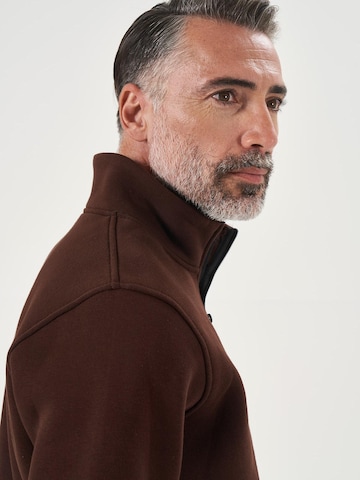 LOUIS LECLER Sweatshirt 'Remy' in Bruin
