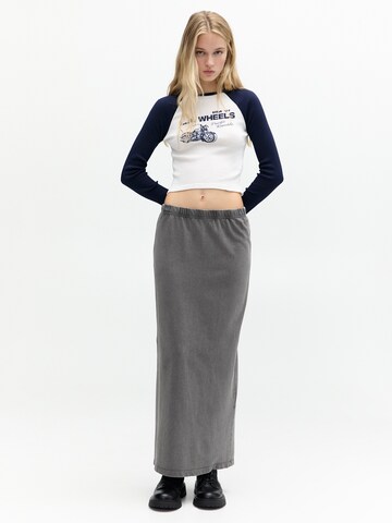 Tricou de la Pull&Bear pe alb