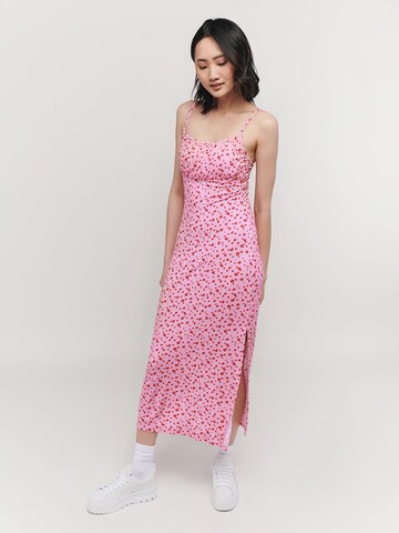 UNFOLLOWED x ABOUT YOU Dress 'EFFORTLESS' in Pink
