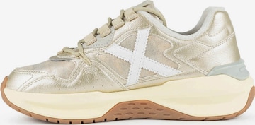 Sneaker bassa 'NEXA' di MUNICH in oro: frontale