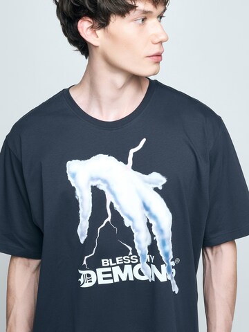 Bless my Demons exclusive for ABOUT YOU Shirt 'INCUS' in Blauw: voorkant