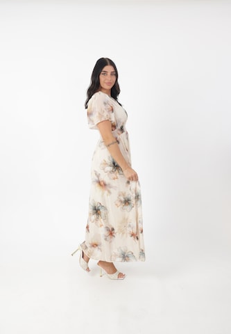 Abito estivo di Elara in beige