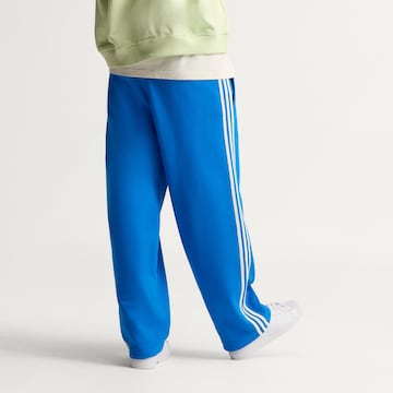 ADIDAS ORIGINALSLoosefit Hlače - plava boja