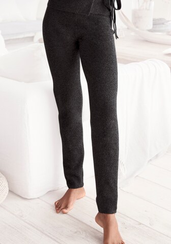 LASCANA Конический (Tapered) Штаны в Черный: спереди