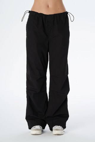 Cross Jeans Tapered Pants 'C 4807' in Black: front