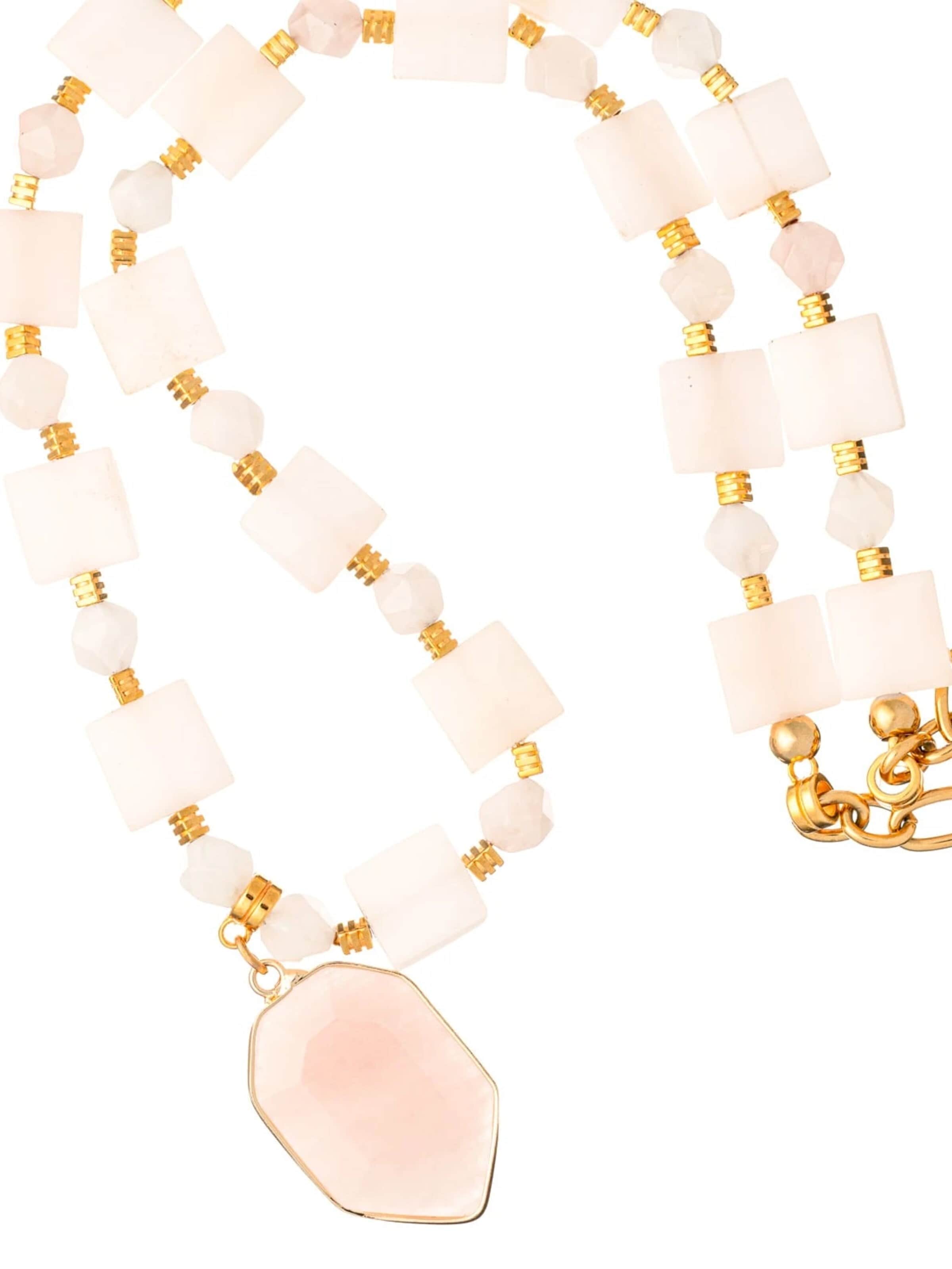 Collana 'Rose Jade Necklace with Gold Accents Elegance Edition' di THE GEM STORIES JEWELRY in rosa