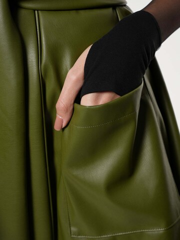 Metamorphoza Vest 'Avant Garde' in Green