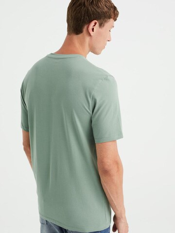 Tricou de la WE Fashion pe verde