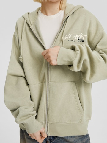 Bershka Sweatjacke in Grün