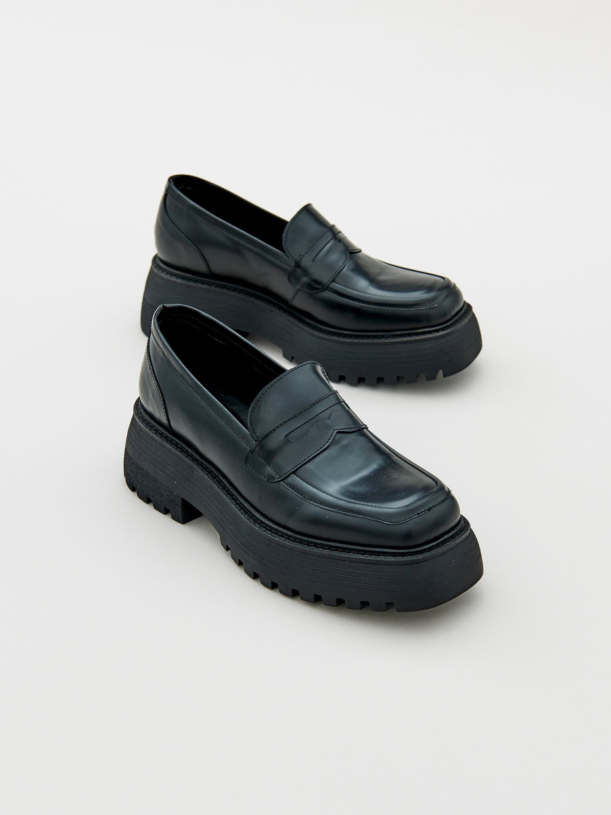 EDITED Produkter Slipper 'Uriah' sort